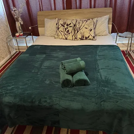Luxury 4 Bedroom Entire In Free Parking Peaceful Place Smethwick Birmingham