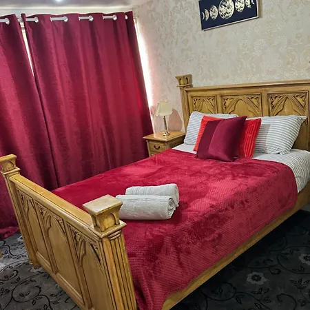 Luxury 4 Bedroom Entire In Free Parking Peaceful Place Smethwick