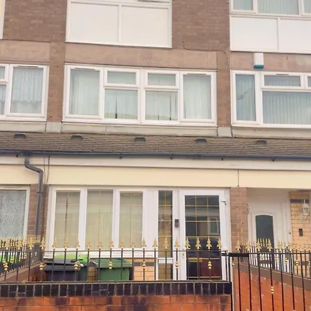 Luxury 4 Bedroom Entire In Free Parking Peaceful Place Smethwick *
